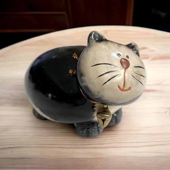 Hand Painted Art Whimsical Cat Figurine Bell Necklace Clay Black
& White. - Picture 3 of 12